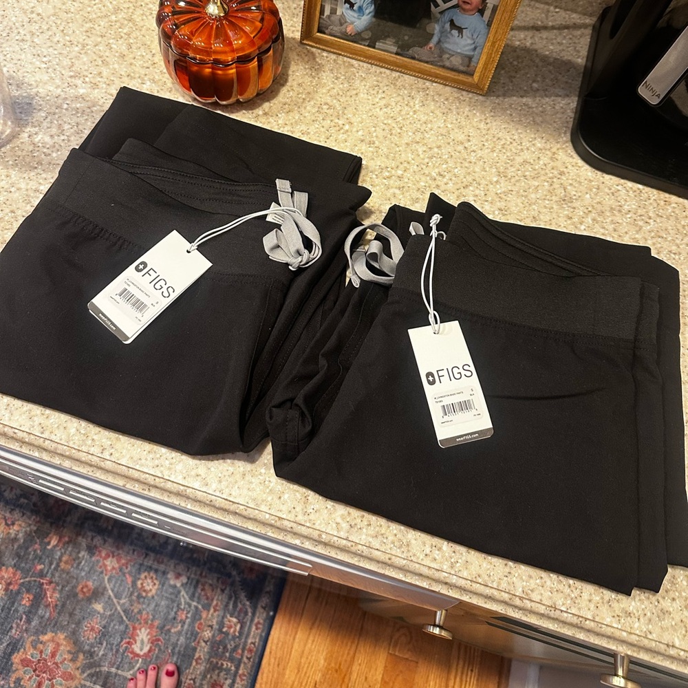 Figs Livingston pants size small NWT